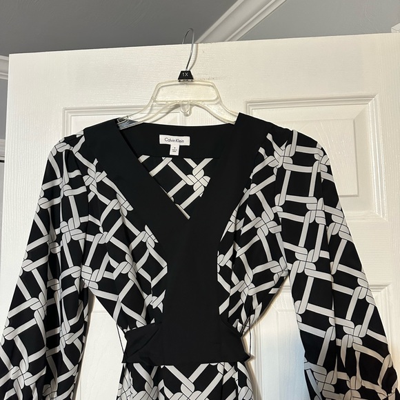 Calvin Klein Link Pattern Blouse - Picture 2 of 14